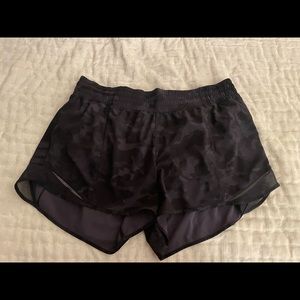 Hotty hot high rise 4 inch short black camo